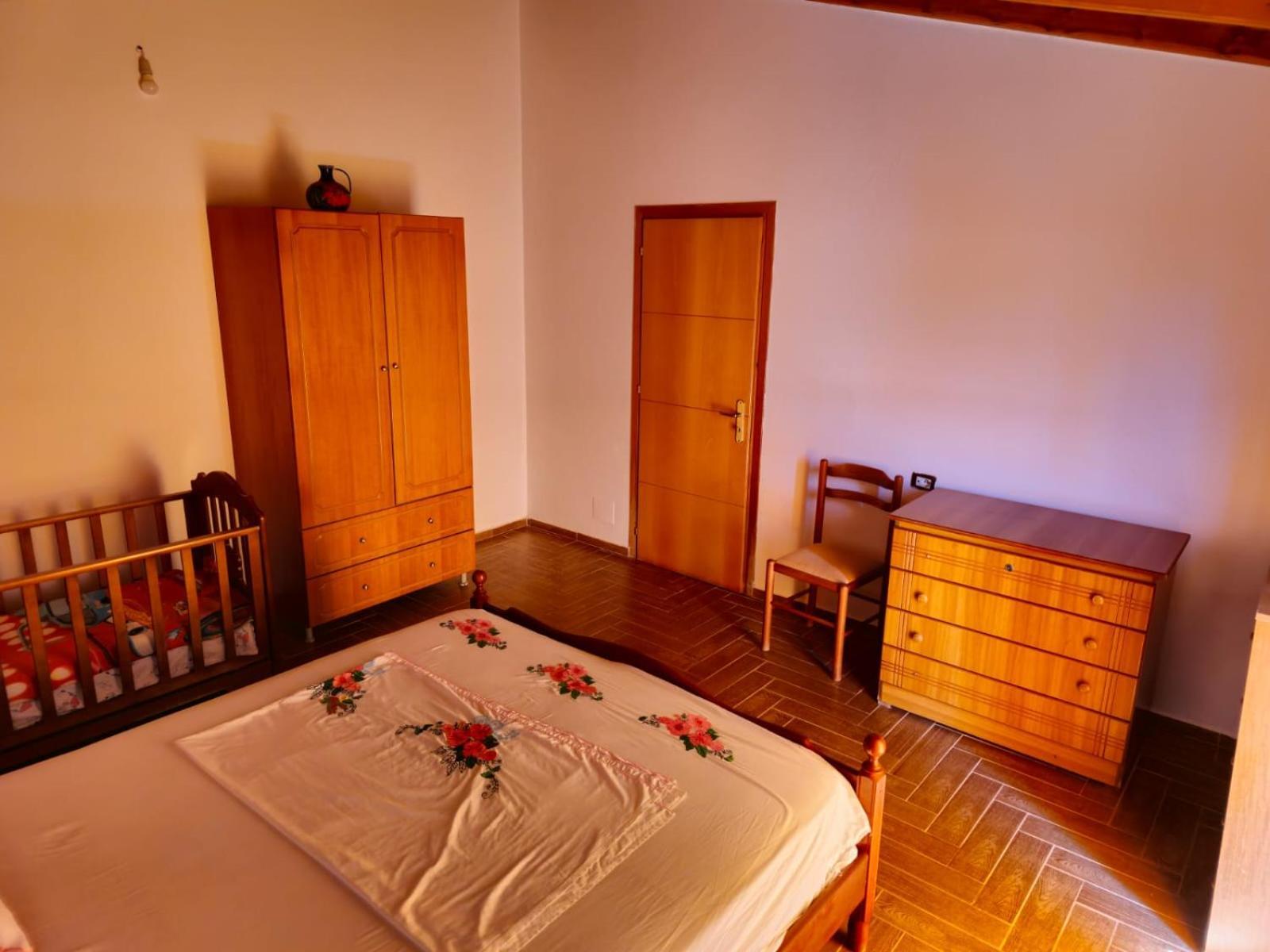 Caushi Apartmán *