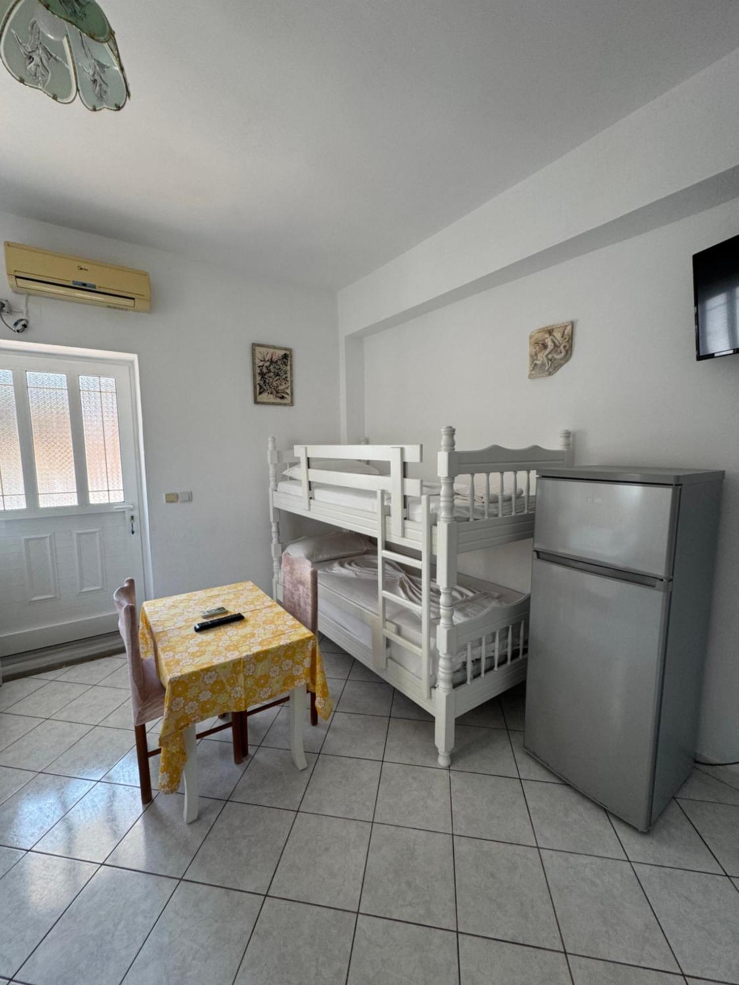Caushi Apartmán *
