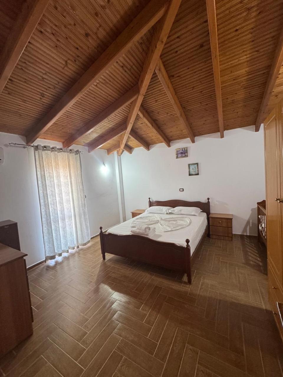 Caushi Apartmán *