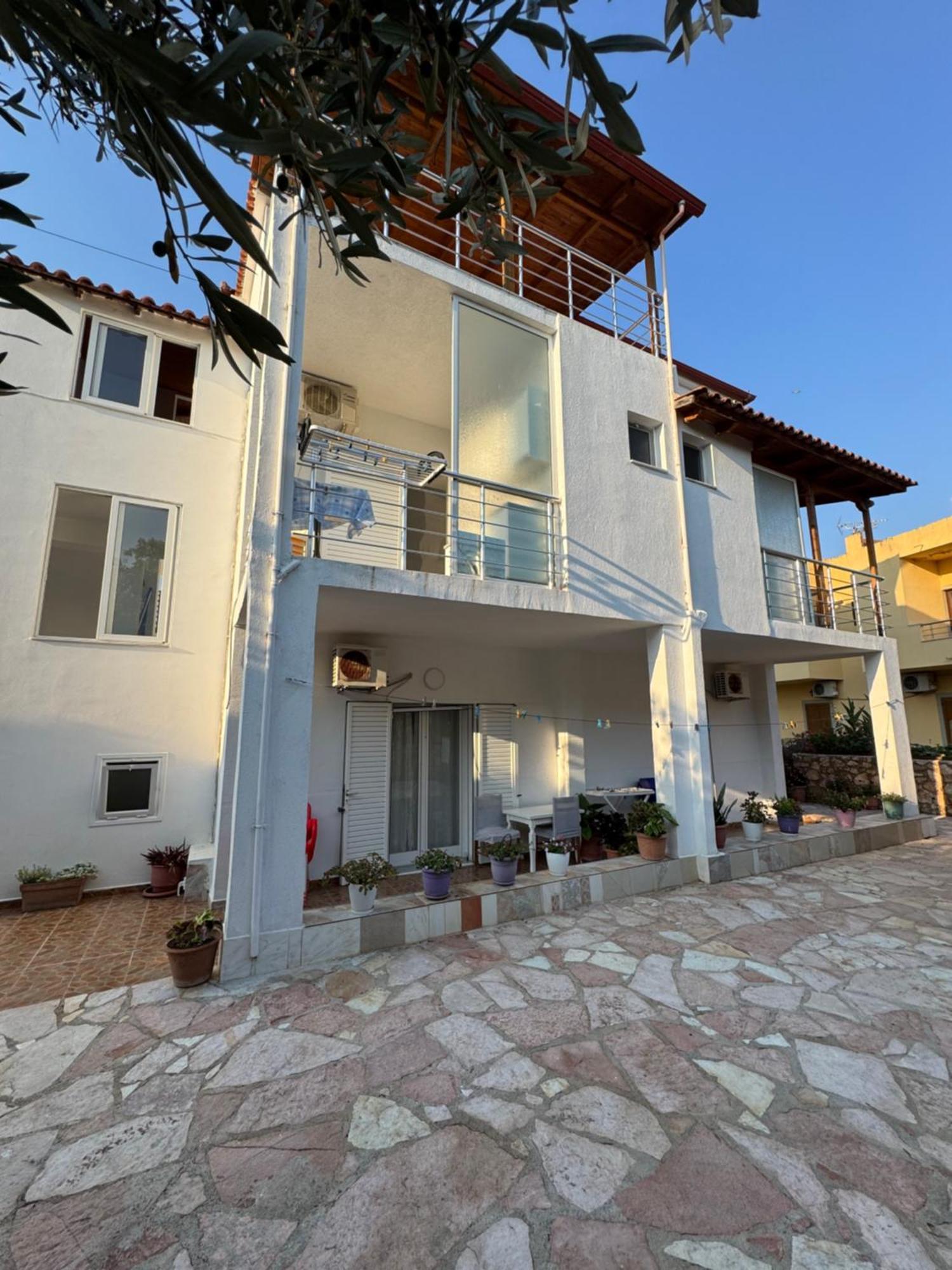 Caushi Apartmán *